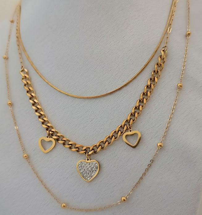 AMOR | Colar Dourado com Zircónias em Aço Inoxidável