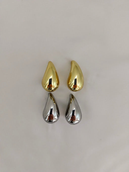 DROP EARRINGS